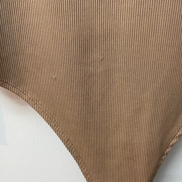DE BASE Long Sleeve Mocha Ribbed Bodysuit - Picture 3 of 5